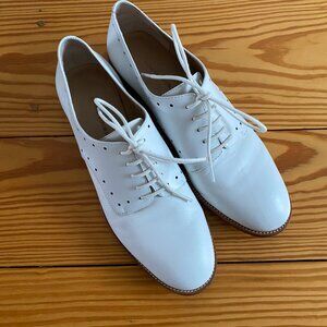 Banana Republic Women’s White Leather Buck Oxfords-Size 8.5-Excellent Condition!